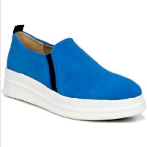 Naturalizer yola in blue!